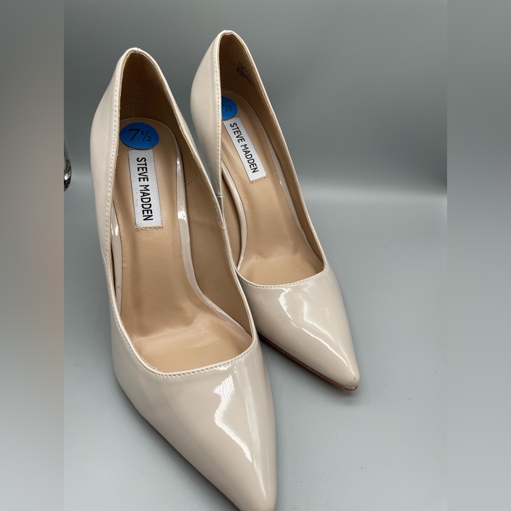 Women’s Steve Madden’s brand new high heeled shoes.